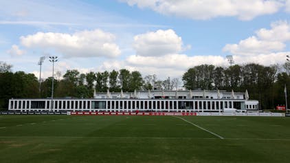 Das Geißbockheim mit dem Trainingsplatz der Profis des 1. FC Köln.