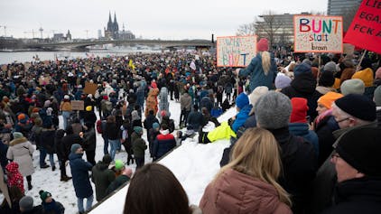 Zehntausende demonstrierten gegen Nazis auf der Großdemo gegen Rechts auf der Deutzer Werft im Januar.