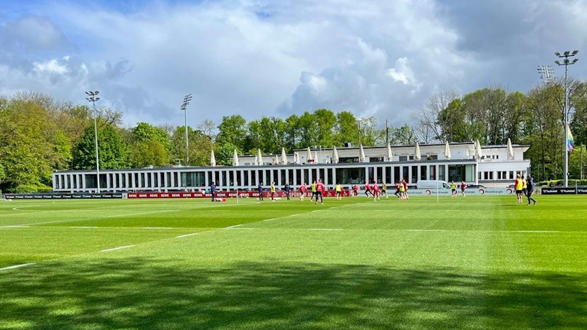 Das Geißbockheim des 1. FC Köln im Grüngürtel.