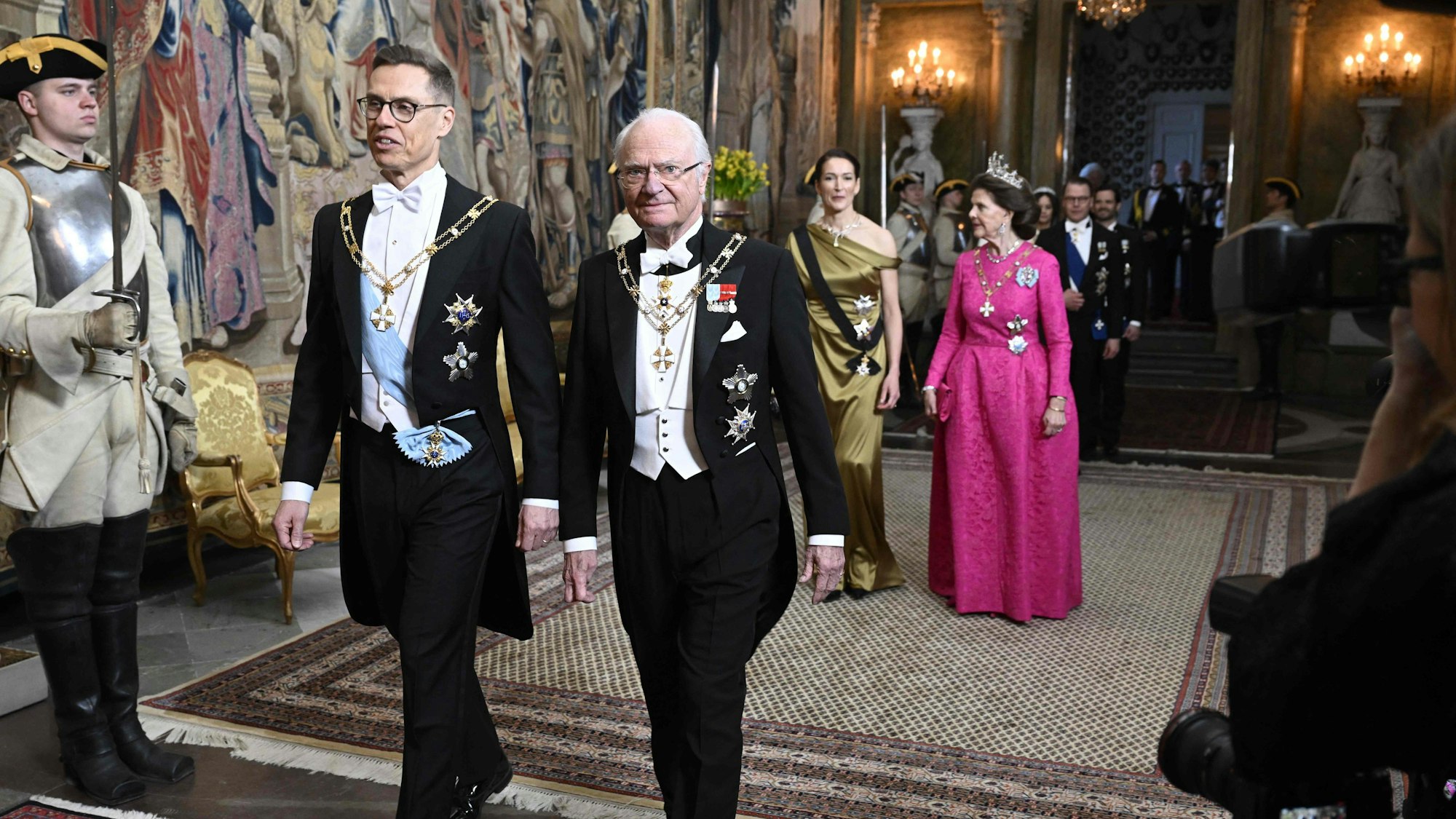 Die Royals und das Präsidentenpaar auf dem Weg zum Galadinner im Stockholmer Schloss.
