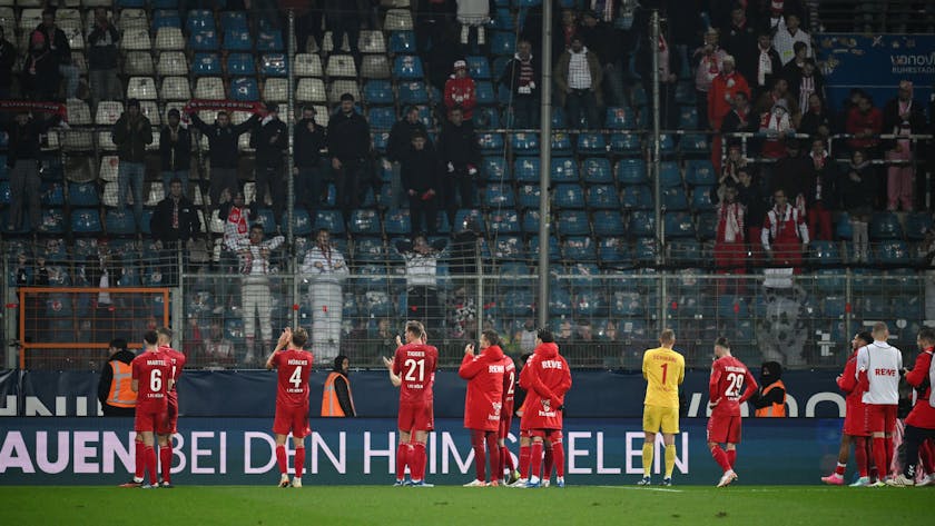 VfL Bochum gegen 1. FC Köln: Einige Plätze im Kölner Block blieben leer, nachdem die aktive Fanszene nach einem Polizeieinsatz abgereist war.
