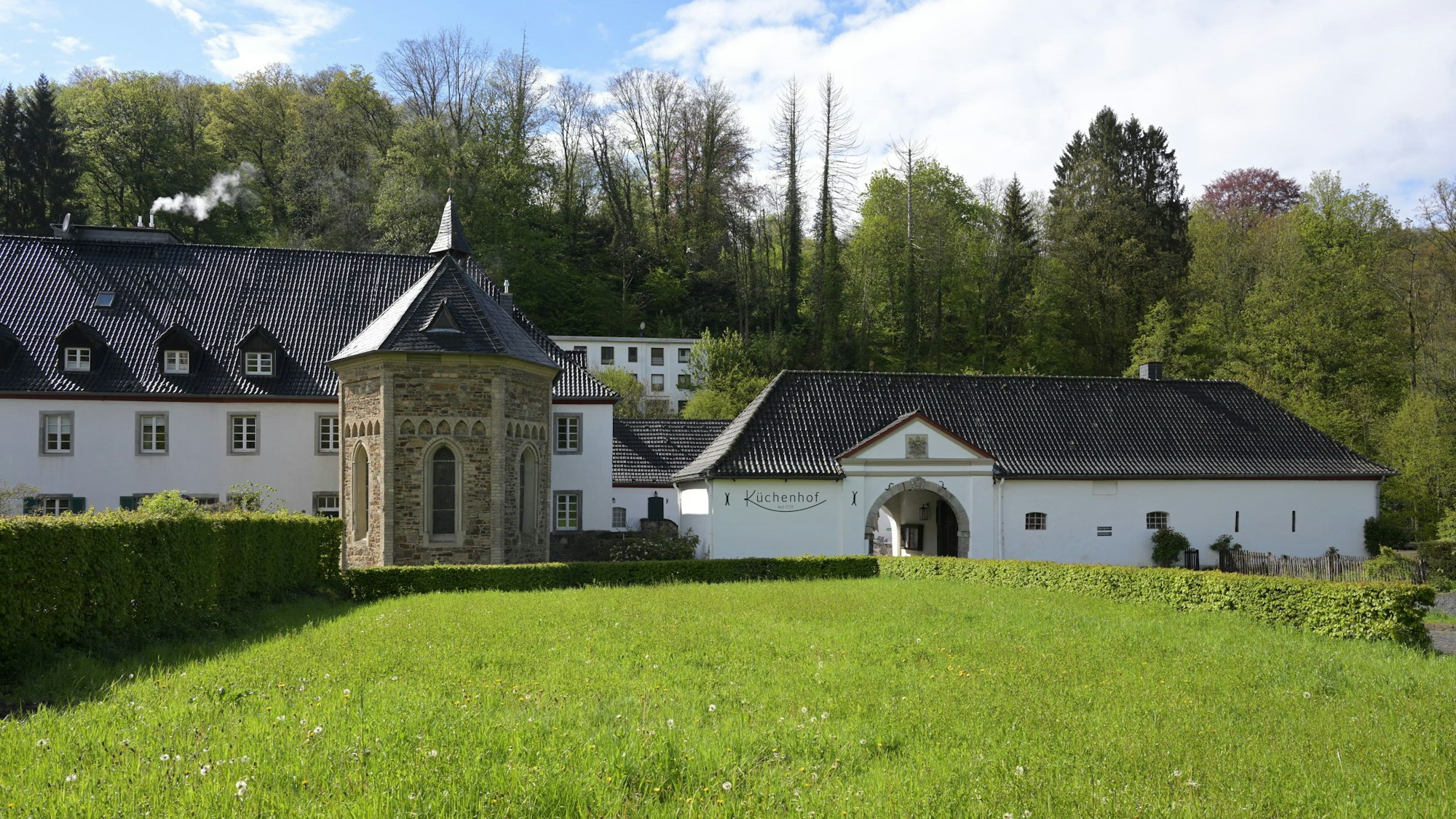 Die Markuskapelle Altenberg direkt neben dem Küchenhof.