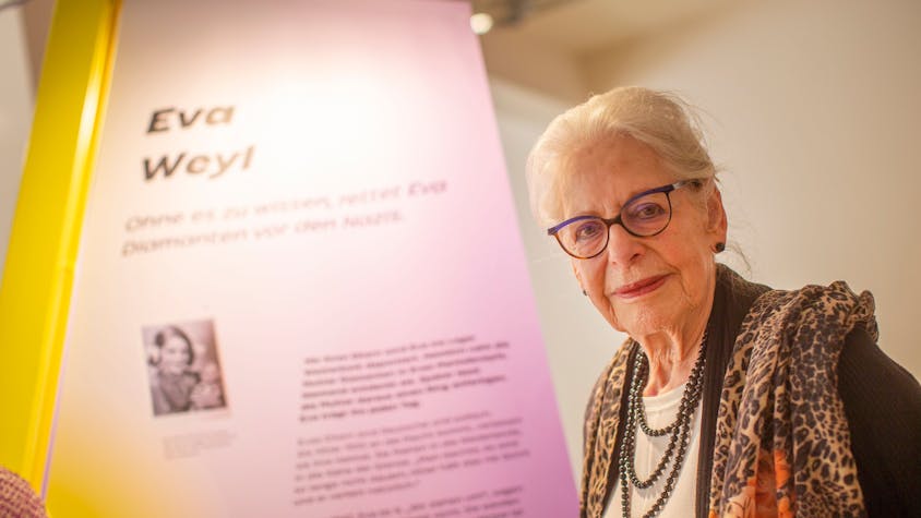 Die Holocaust-Überlebende Eva Weyl (88) berichtet regelmäßig vor Schülern von ihren Erlebnissen.
