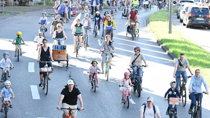 Letztes Jahr nahmen um die 3.000 Menschen an der Fahrraddemonstration in Köln zur Aktionswoche von Kidical Mass teil.