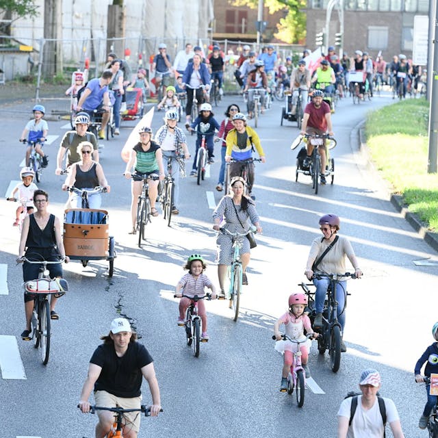 Letztes Jahr nahmen um die 3.000 Menschen an der Fahrraddemonstration in Köln zur Aktionswoche von Kidical Mass teil.