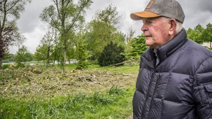 Heinz Brinkschulte sorgt sich um Pappeln und Hochwasserschutz. Foto: Ralf Krieger