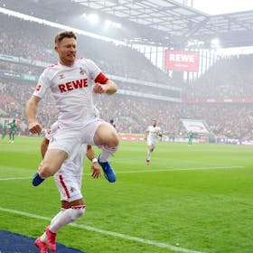 Volle Hütte: Florian Kainz bejubelt einen Treffer im Rhein-Energie-Stadion.