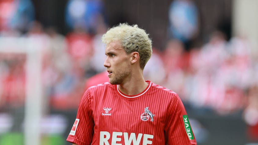 Luca Waldschmidt im FC-Trikot mit blondierten Haaren.