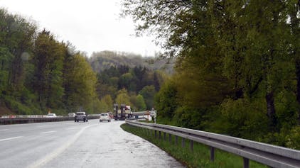 Blick auf die Autobahn: Hinter der Auffahrt auf die A4 in Engelskirchen, Fahrtrichtung Köln, soll die Lärmschutzwand entstehen.