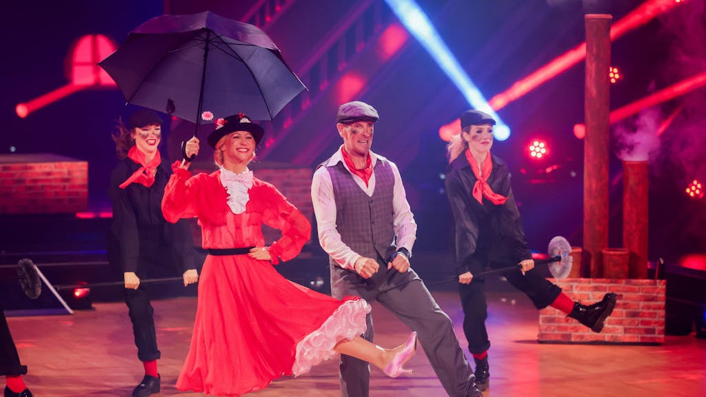 Mark Keller bei seiner "Mary Poppins" inspirierten Performance in der siebten Live-Show von "Let's Dance"&nbsp;