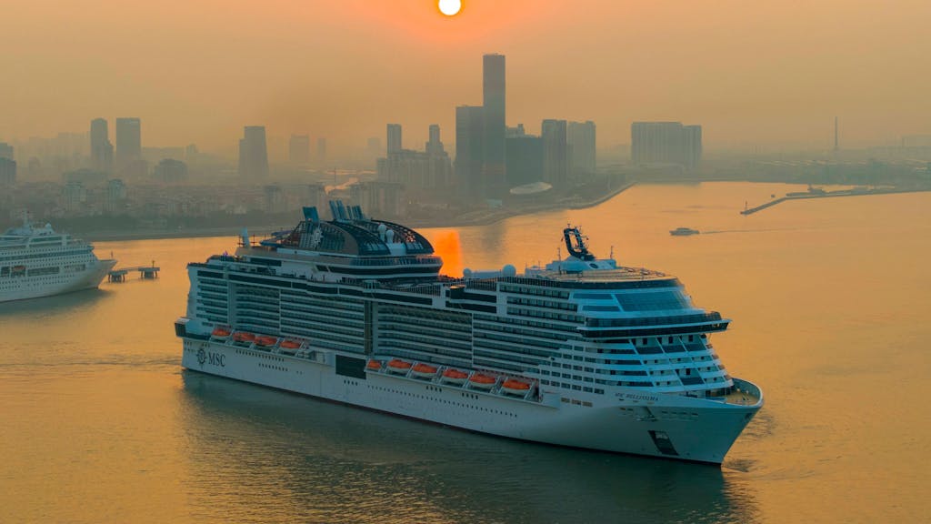 Das Kreuzfahrtschiff MSC Bellissima in Shanghai