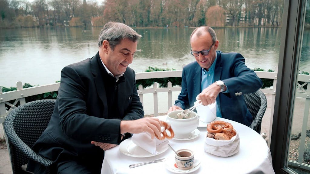 CSU-Chef Markus Söder (links) und der CDU-Vorsitzende Friedrich Merz trafen sich Anfang 2023 zu einem Fototermin im Englischen Garten in München.