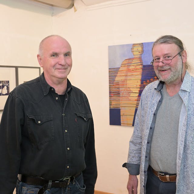 Das Foto zeigt die Galeristen Manfred Schröder und Uli Dörr in ihrer Galerie in Refrath