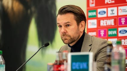 Thomas Kessler am 18. April 2024 auf einer Pressekonferenz des 1. FC Köln.