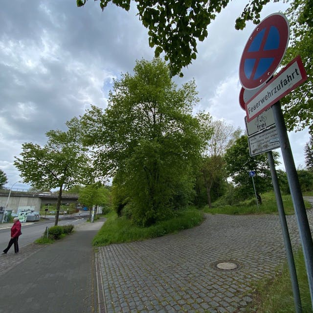 Zu sehen ist die Talstraße in Brühl-Kierberg.