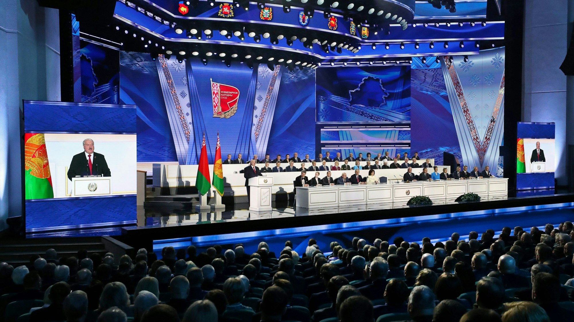 Der belarussische Diktator Alexander Lukaschenko hält eine Rede während der Gesamtbelarussischen Volksversammlung.