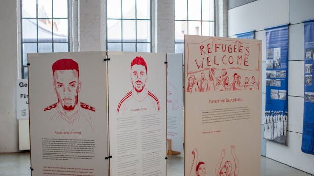 Ausstellung im Rahmen der co/pop
Ausstellung „Flucht, Migration, Fußball“.