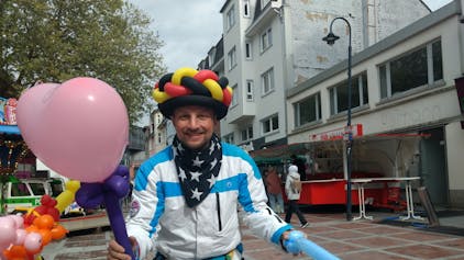Ballonkünstler Gustav Pavlou freut sich auf kleine Kunden