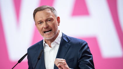 Christian Lindner, Bundesvorsitzender der FDP und Bundesminister der Finanzen, spricht am Samstag (27. April) auf dem Parteitag in Berlin.