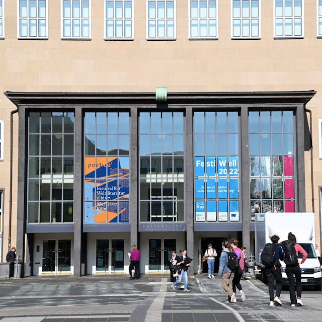 Universität Köln Hauptgebäude Außenaufnahme.
