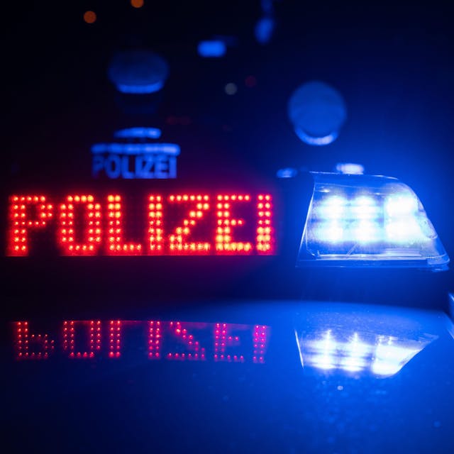 Das Blaulicht an einem Polizeifahrzeug (Symbolfoto).