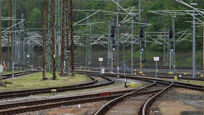 Leere Gleise an einem DB Regio-Werk.