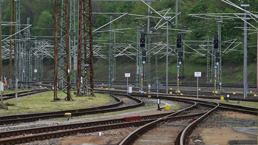 Leere Gleise an einem DB Regio-Werk.