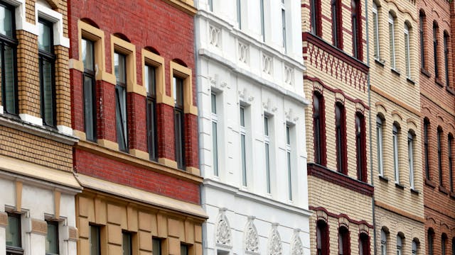 Das Foto zeigt eine Häuserfassade in Köln.