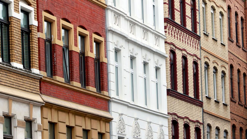 Das Foto zeigt eine Häuserfassade in Köln.