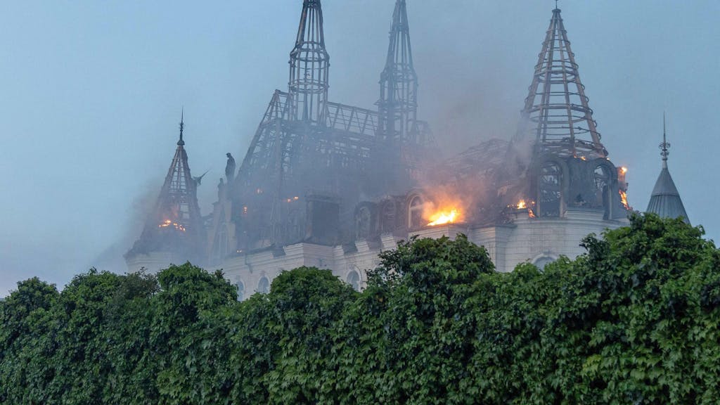 Vom „Harry Potter Schloss“ in Odesa sind nach dem russischen Angriff nur noch Trümmer übrig.
