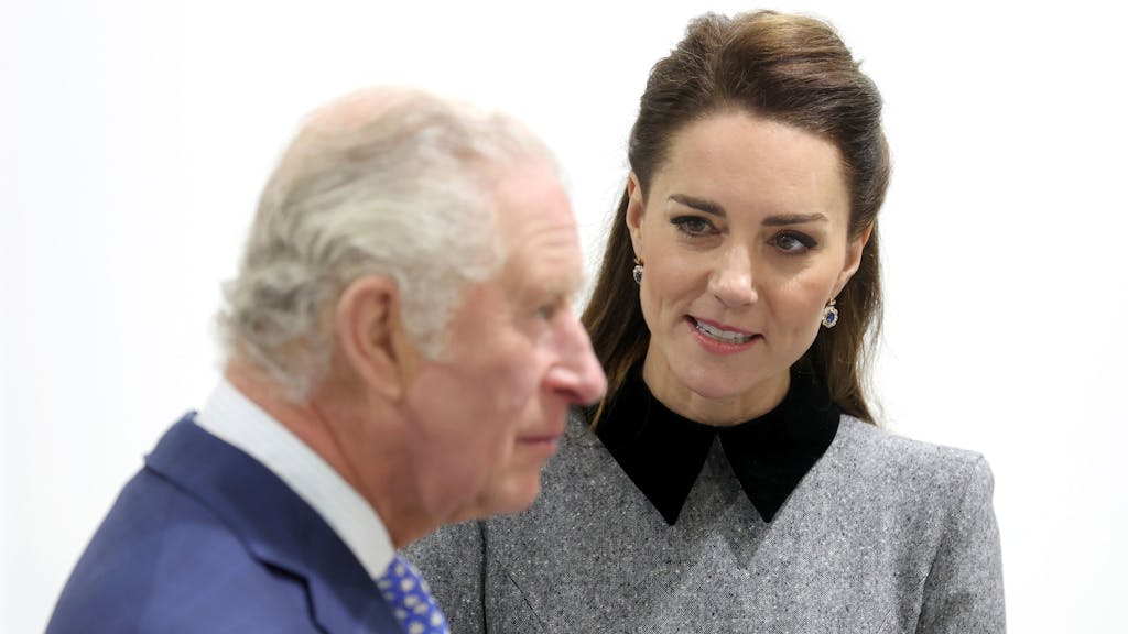König Charles und Prinzessin Kate im Gespräch.