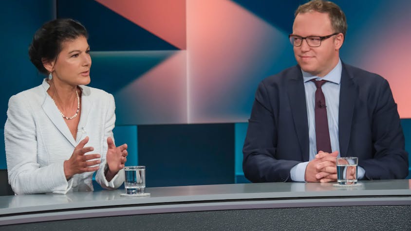 Sahra Wagenknecht (l.) und Mario Voigt diskutierten am Montagabend (29. April) bei „Hart aber fair“ über deutsche Leitkultur.
