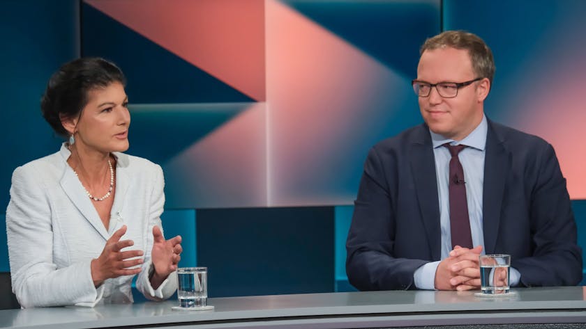 Sahra Wagenknecht (l.) und Mario Voigt diskutierten am Montagabend (29. April) bei „Hart aber fair“ über deutsche Leitkultur.