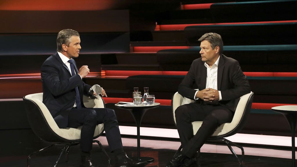 Markus Lanz kritisiere Robert Habeck wegen dessen TikTok-Account hartnäckig: „Sie lassen sich treiben von der AfD?“ (Bild: ZDF / Cornelia Lehmann)