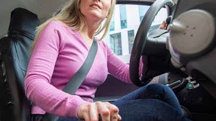 So mancher Fahrfehler sorgt für Wutausbrüche bei anderen Verkehrsteilnehmerinnen und Verkehrsteilnehmern. Das kann teure Konsequenzen nach sich ziehen.