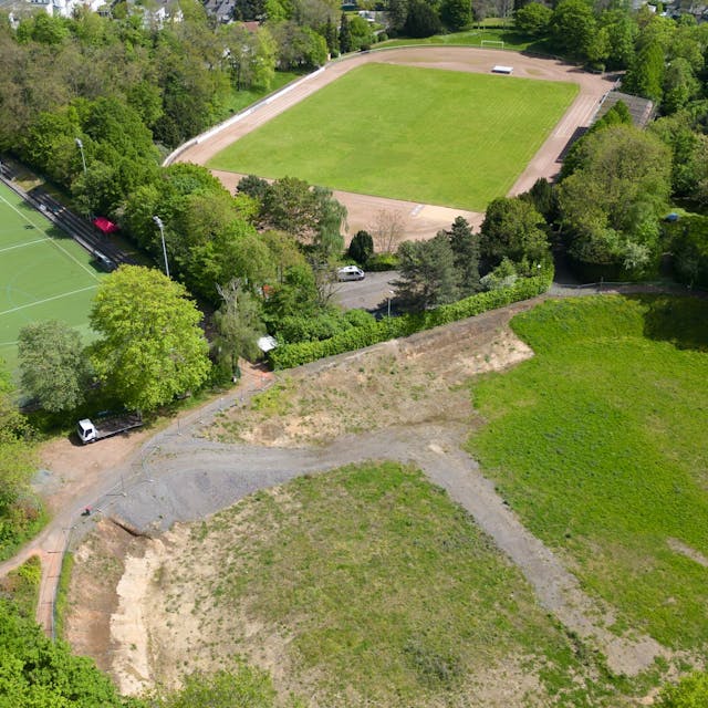 Das Luftbild zeigt den Hockeyplatz, die Sportanlage im Stadion und die alte Radrennbahn.
