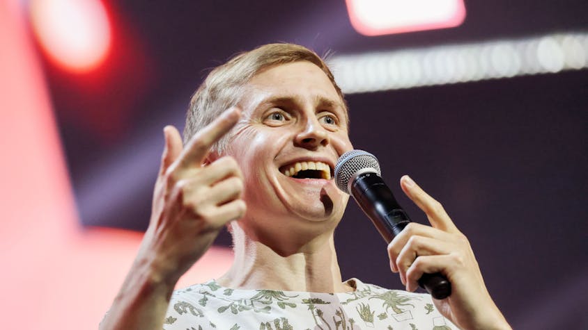 Comedian Till Reiners bei der 1Live Köln Comedy-Nacht XXL in der Lanxess-Arena in 2022.