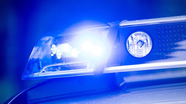 Die Kölner Polizei musste mehrfach ausrücken in der Nacht zum 1. Mai. (Symbolbild)
