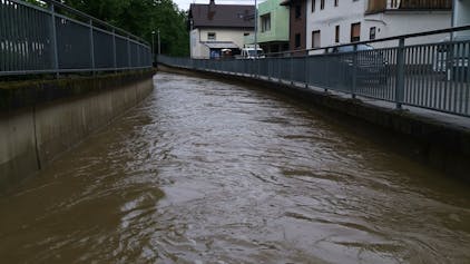 Die Swist in Flerzheim am 3. Mai 2024 nach einem heftigen Unwetter