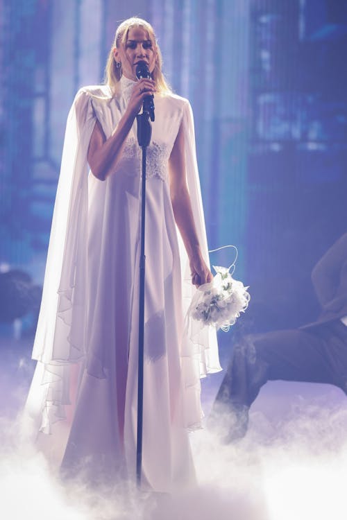Zum gefühlvollen Hit „Endless Love“ schritt Lulu 2022 nicht nur zum Altar, die Sängerin performte ihn auch für ihren „Magic Moment“ bei „Let's Dance“.