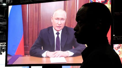 Kremlchef Wladimir Putin bei seiner Rede beim BRICS-Treffen in Südafrika. Russland bemüht sich um mehr Einfluss in Afrika – nun auch im Niger. (Archivbild)