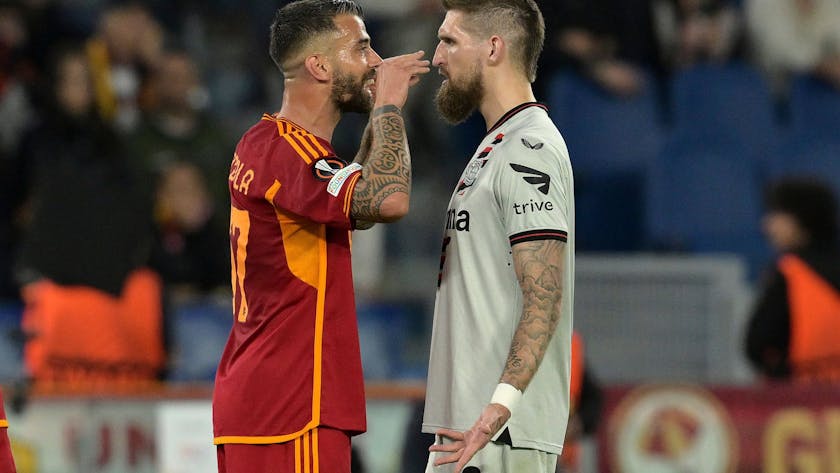 Roma's Leonardo Spinazzola, left, and Leverkusen's Robert Andrich exchange words during the Europa League semifinal first leg soccer match between Roma and Bayer Leverkusen at Rome's Olympic Stadium in Rome, Italy, Thursday, May 2, 2024. (Alfredo Falcone/LaPresse via AP)