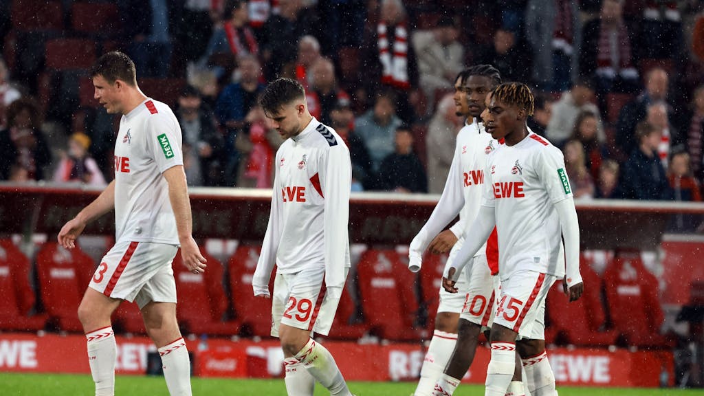 Die Spieler des 1. FC Köln waren nach dem 0:0-Unentschieden gegen den SC Freiburg am Samstag (4. Mai 2024) niedergeschlagen.