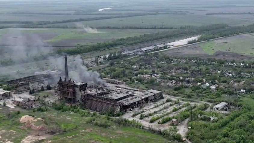 Diese Drohnenaufnahme, die der Nachrichtenagentur Associated Press vorliegt, zeigt das Dorf Ocheretyne, ein Ziel der russischen Streitkräfte in der Region Donezk im Osten der Ukraine.
