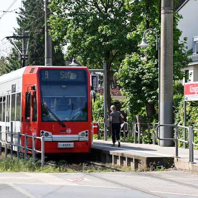 Die KVB-Haltestelle Königsforst ist die Endhaltestelle der Linie 9.