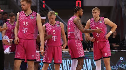 Lange Gesichter bei den Baskets (v.l.): Till Pape, Harald Frey, Savion Flagg und Sam Griesel müssen um die Play-off-Teilnahme bangen.