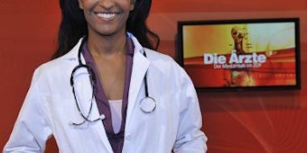 Karella Easwaran hat eine Kinderarztpraxis in Köln-Sülz und ist Mitglied der Stammbesetzung von Die Ärzte. BILD: ZDF