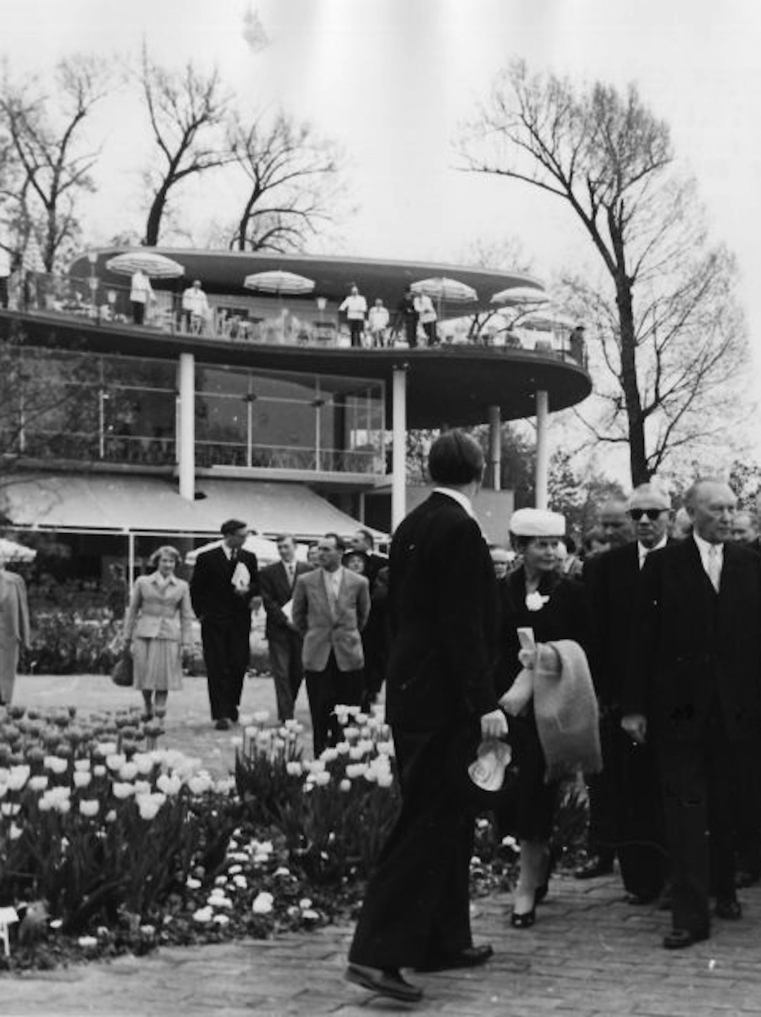  Zur Eröffnung der Bundesgartenschau im Jahr 1957 kam auch Bundeskanzler Konrad Adenauer, die Süßmostbar auf dem Gelände war nur während der Schau geöffnet.