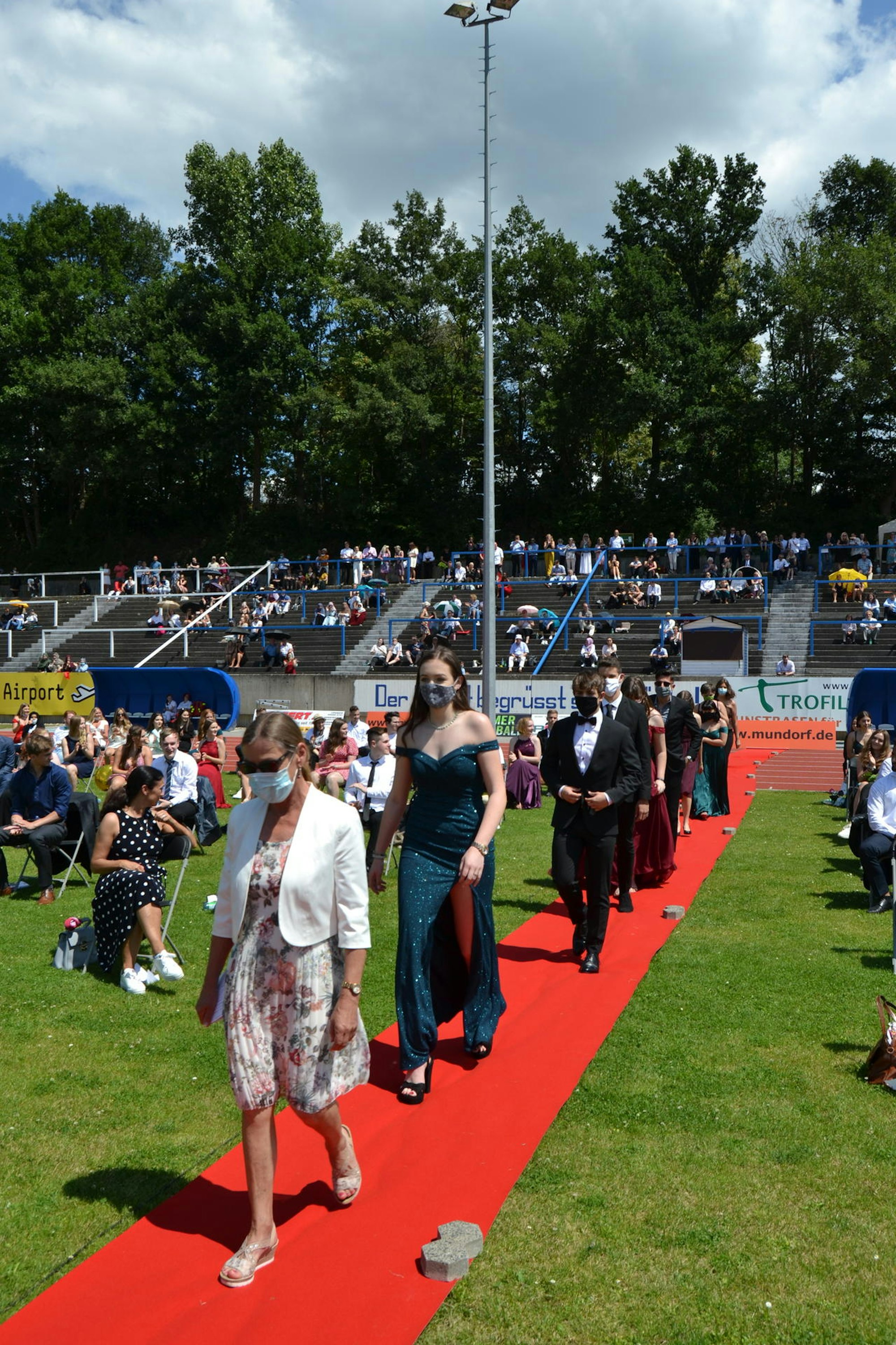 Die Abiturienten von der Alleestraße feierten im Walter-Mundorf-Stadion.