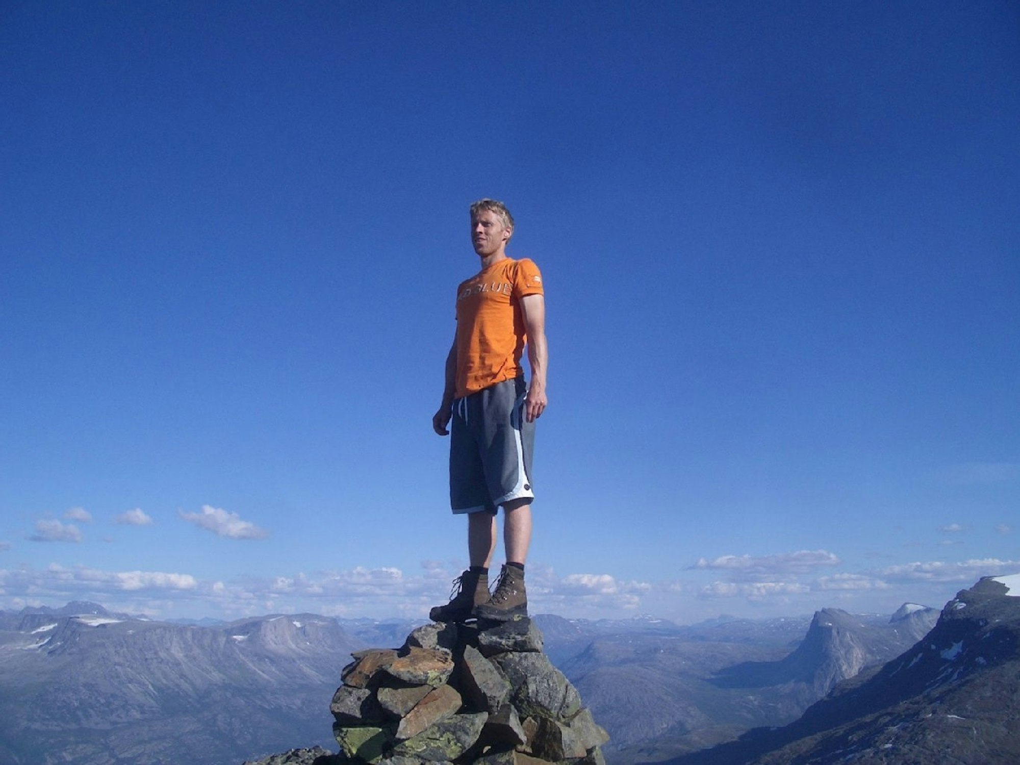 Gunnar Garfors auf dem Gipfel des Mount Klubbviktind in seiner Heimat Norwegen.